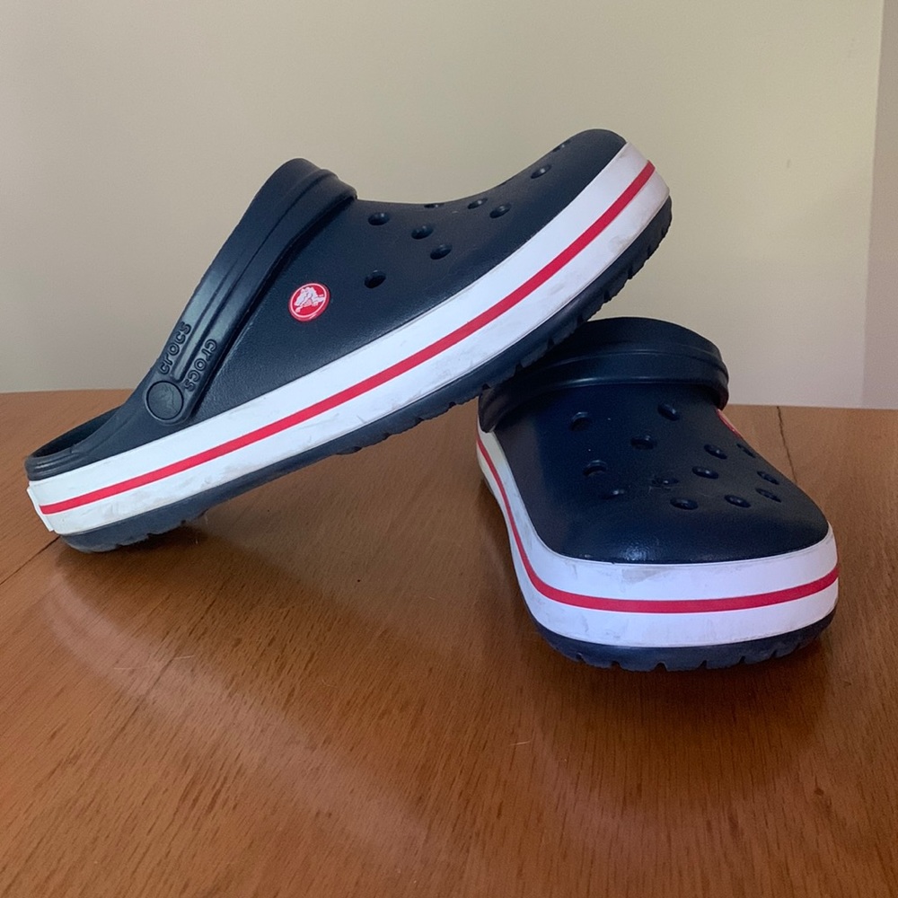 CROCS- UNISEX- M10 W12